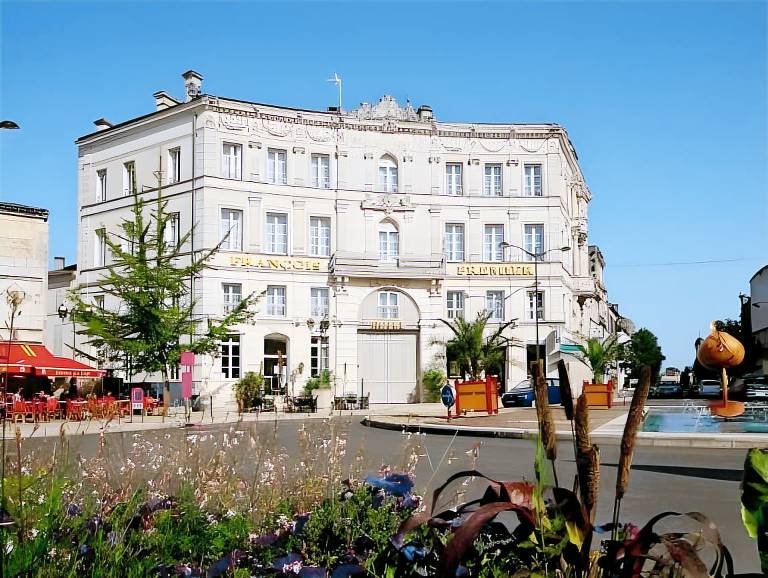 Hotel Francois Premier Cognac Centre in Chateaubernard