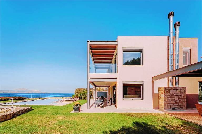 Villa with patio, private pool & yard — photo 3
