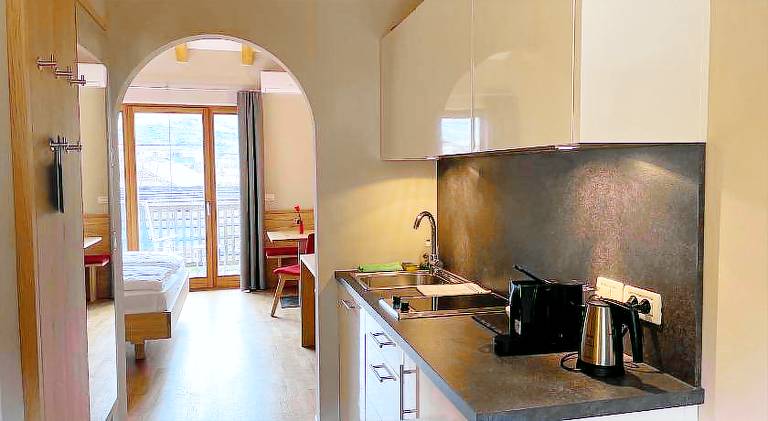 Holiday apartment with yard — photo 4