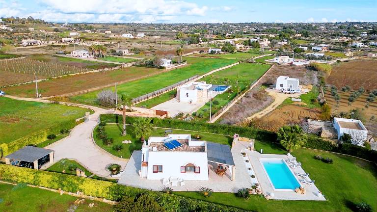 Villa with BBQ, private pool & patio — photo 4