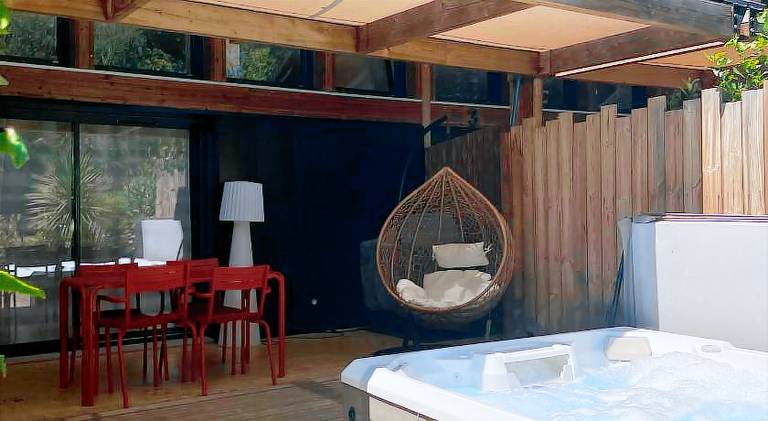 Apartment with barbecue, yard & pool — photo 2