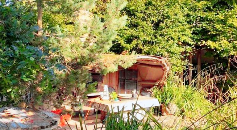 Charming lodge with jacuzzi & yard | Pet-friendly — photo 4