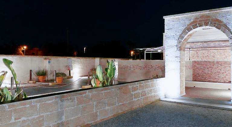 Serviced apartment with pool, garden & grill — photo 4