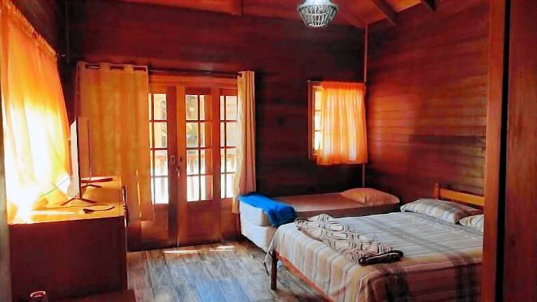Pleasant lodge with pool, BBQ & patio | Pets allowed — photo 2