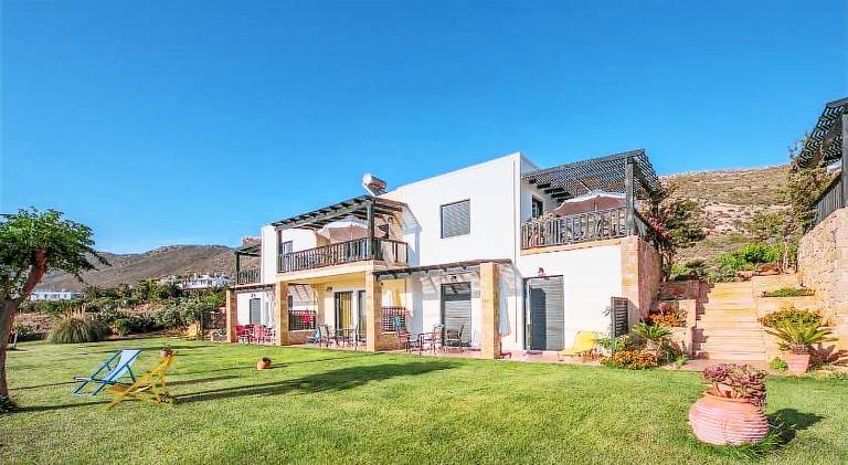 Holiday apartment with barbecue, patio & yard | Beach nearby | Pets allowed in Kissamos