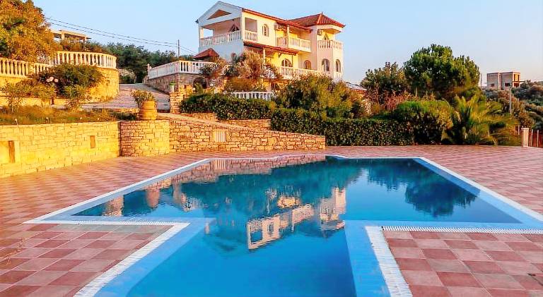 Villa with pool in Heraklion