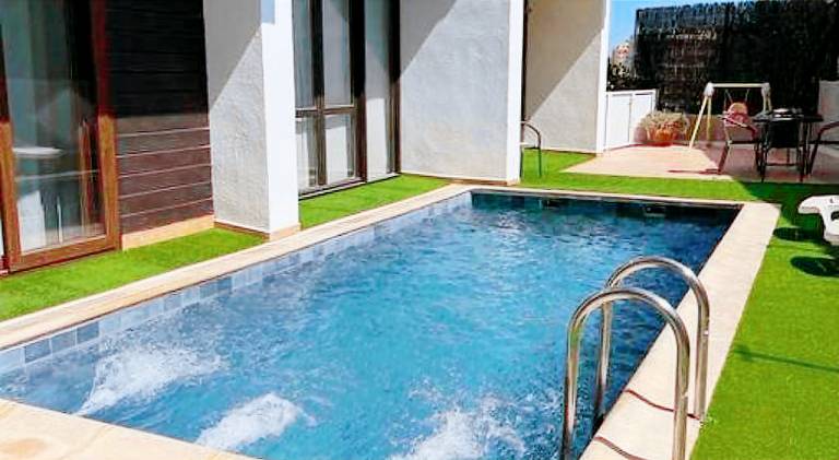 Villa with jacuzzi & pool — photo 4