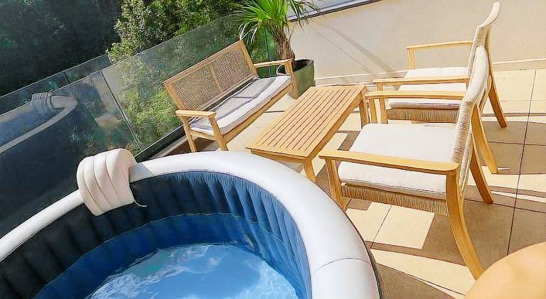 Rental apartment with hot tub — photo 5