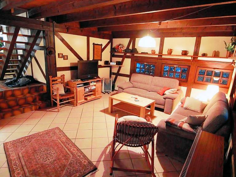 House with patio — photo 2