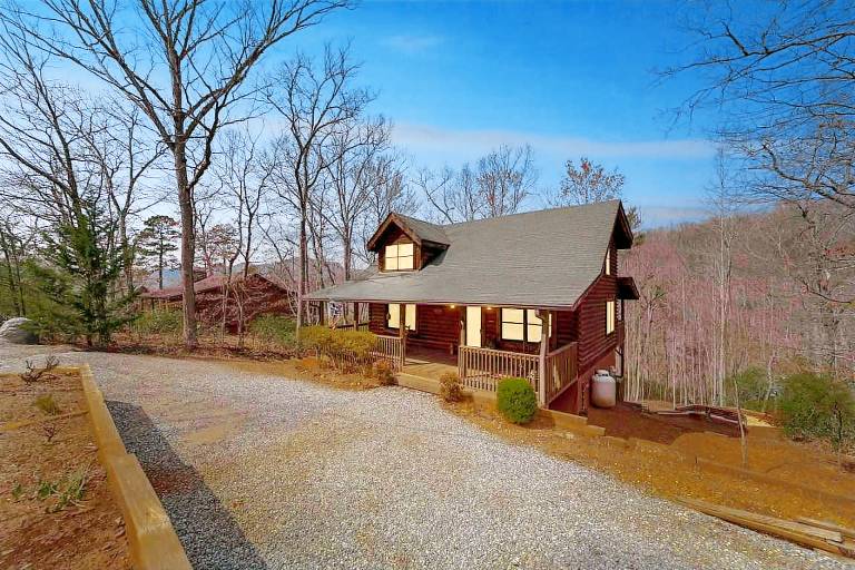 Beautiful Log Cabin In the Lake Lure close to Mirror Lake WiFi in Lake Lure, NC