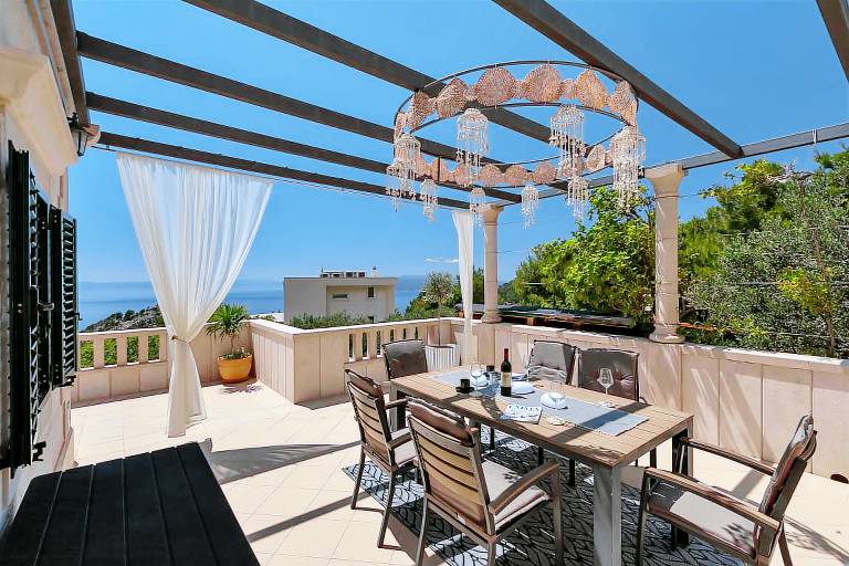 Villa with private pool, barbeque & patio | Water view — photo 5