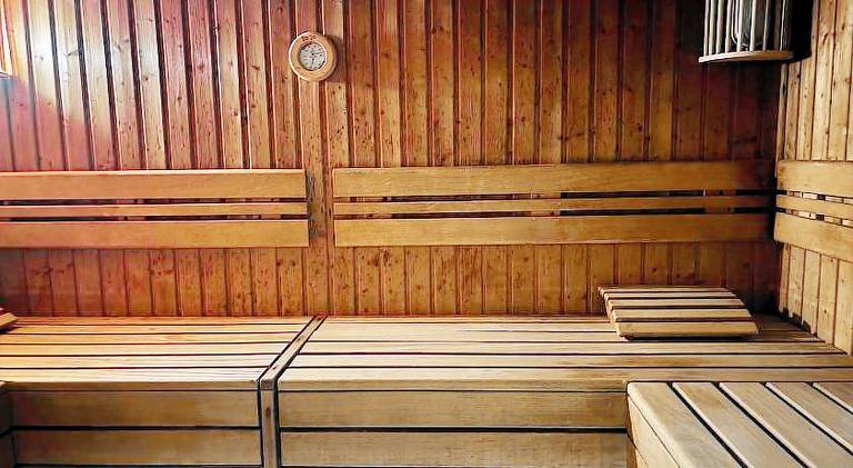 Apartment with pool — photo 4