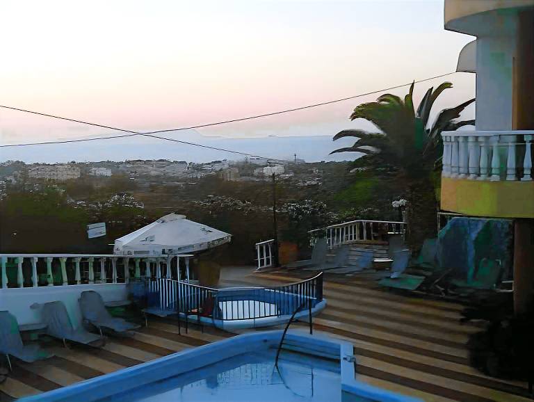 Serviced apartment with patio, yard & pool — photo 5