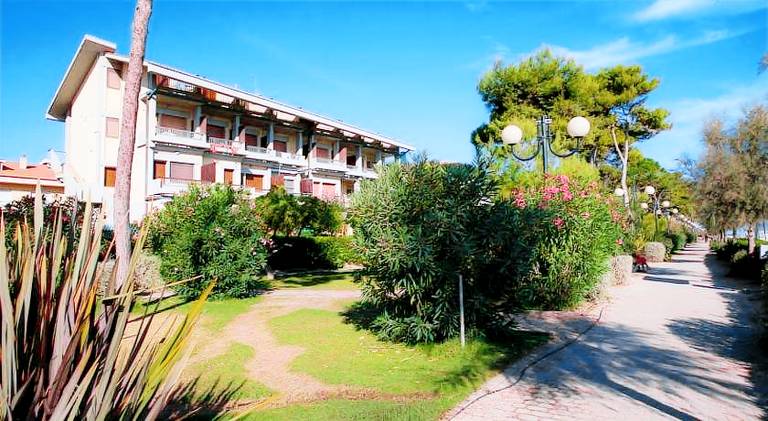 Nice holiday apartment with patio | Close to the beach | Pets allowed in Pineto