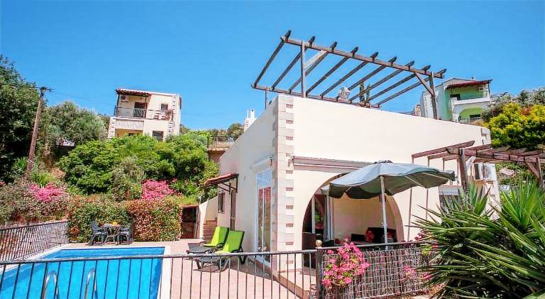 Villa with garden, patio & BBQ — photo 5