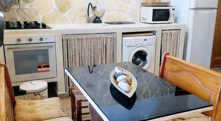 Vacation home with yard, pool & BBQ — photo 5
