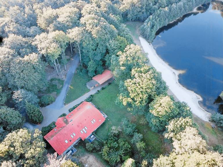 Family-friendly beautiful rental apartment with BBQ, patio & yard | Pets are welcome — photo 4