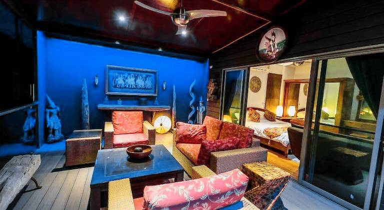 Villa with hot tub & pool — photo 4