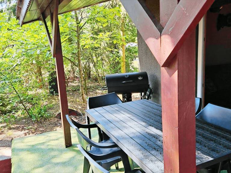 Vacation home with patio, barbeque & yard | Nature view — photo 2