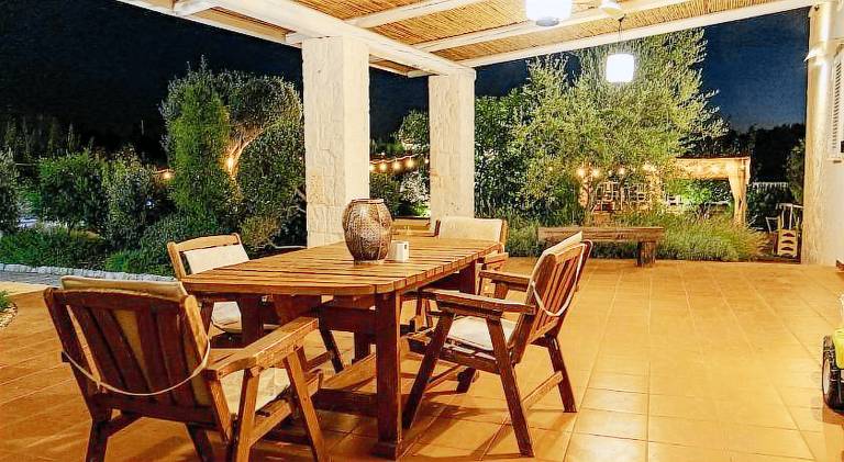 Villa with yard, grill & private pool — photo 4