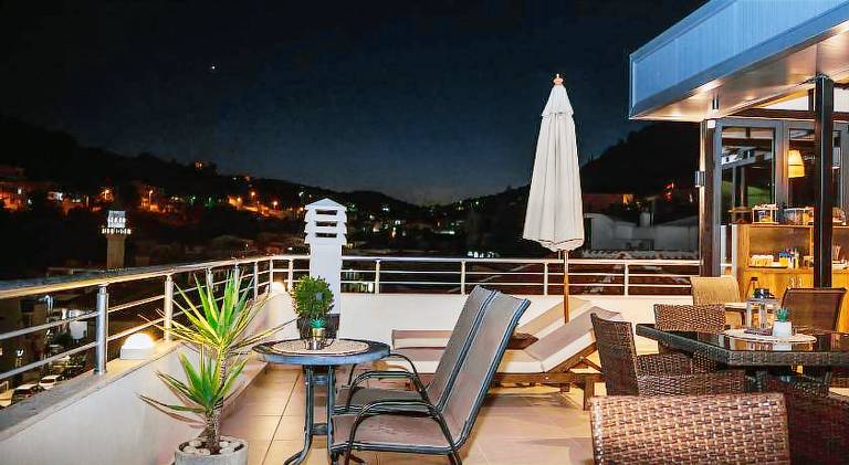 Holiday apartment with patio, garden & grill — photo 3