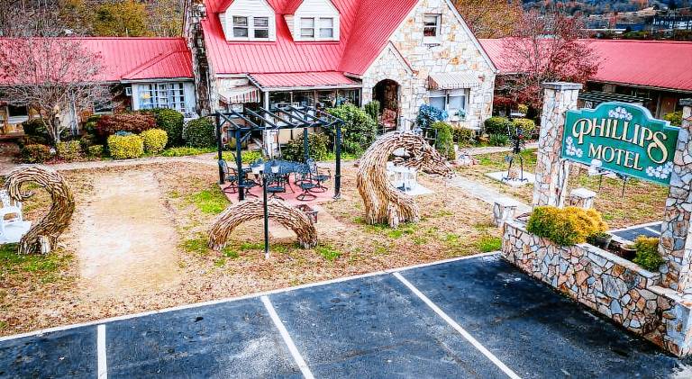 Phillips Historic Motel & Cottages — photo 3