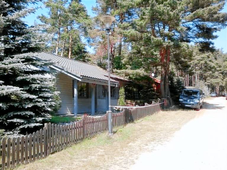 House with yard & barbeque | Nature view — photo 2