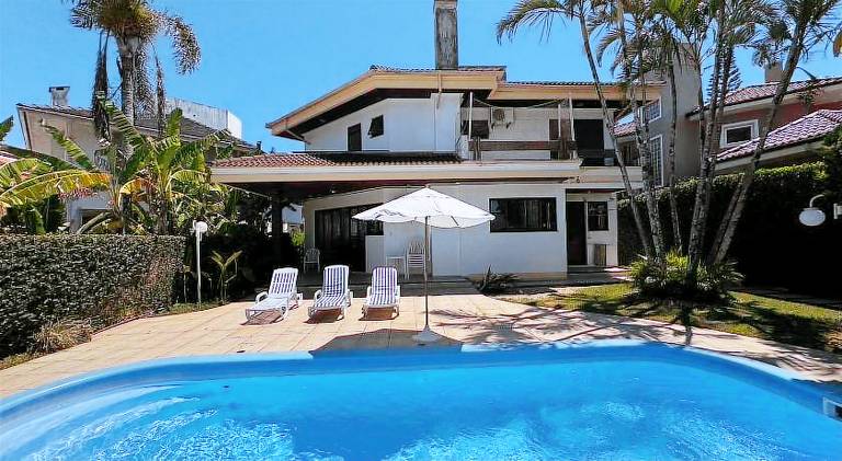 Beautiful vacation home with hot tub & pool | Close to the beach | Pet-friendly — photo 3