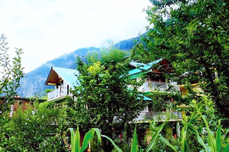 Villa with garden | Water view — photo 3