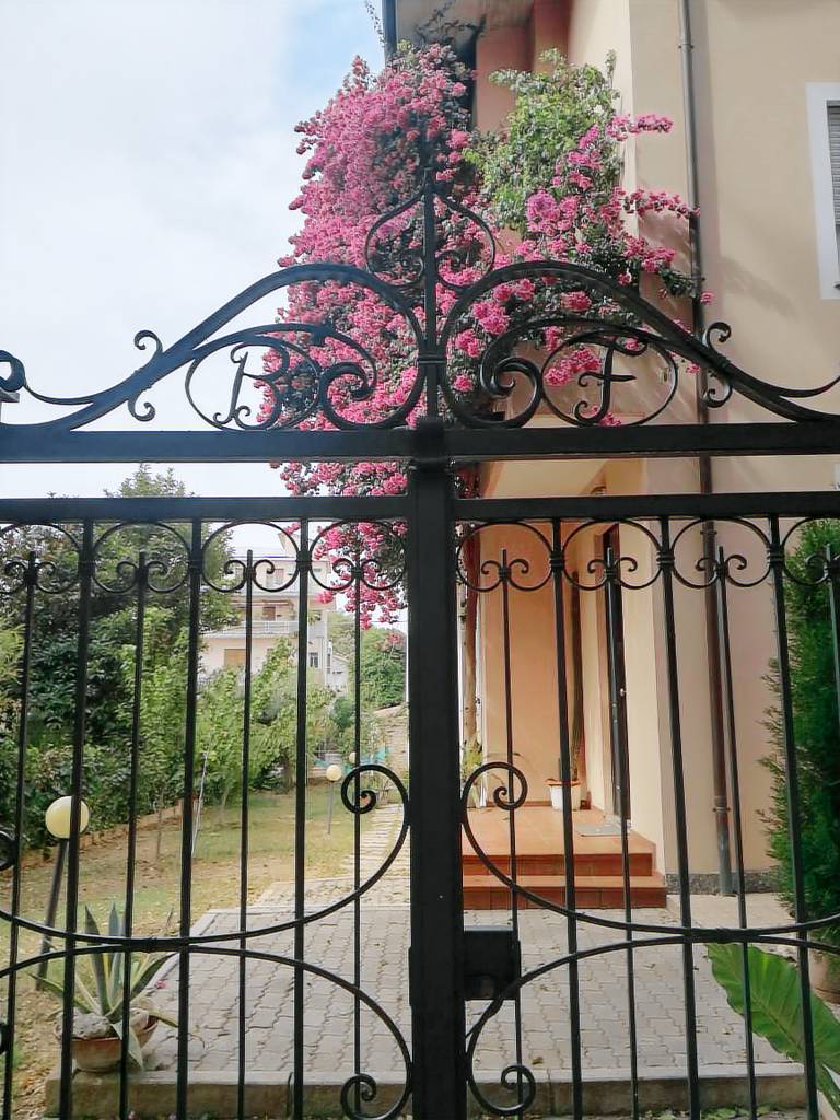 Apartment with yard | Garden view | Suitable for remote work — photo 4