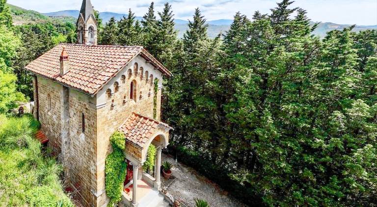 Villa with garden & barbecue in Pistoia