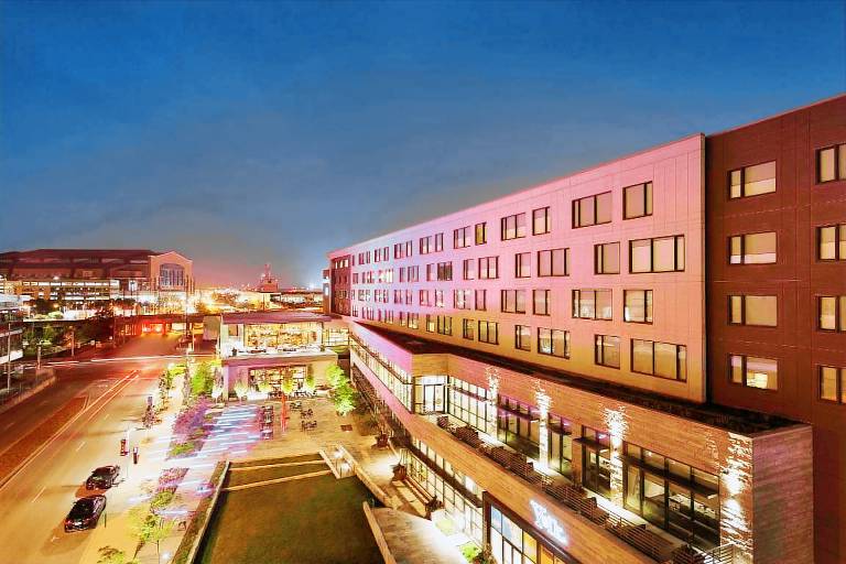 Serviced apartment with terrace | Pets are welcome in Marion, IN