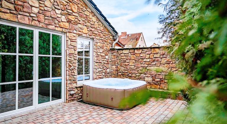 Vacation home with jacuzzi & pool | Dogs allowed — photo 5