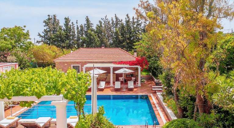 Family-friendly charming serviced apartment with pool, garden & patio | Dogs allowed — photo 2
