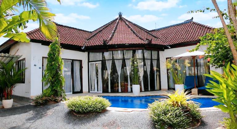 Beatrix Villa Seminyak with Private Pool & Garden — photo 4