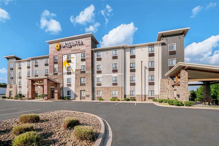 La Quinta Inn & Suites by Wyndham Greenville Woodruff Rd in Greenville, GA