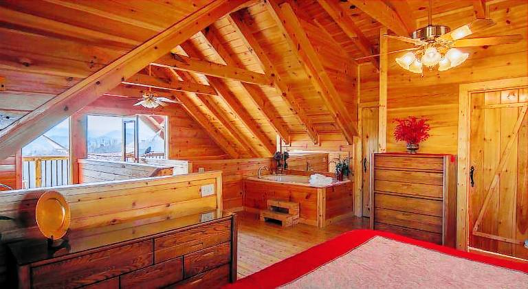 Big house with hot tub | Pets are welcome — photo 2