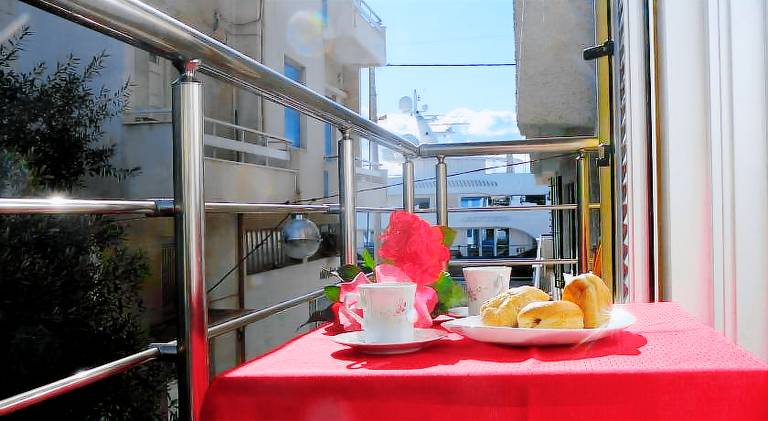 Rental apartment with patio — photo 4