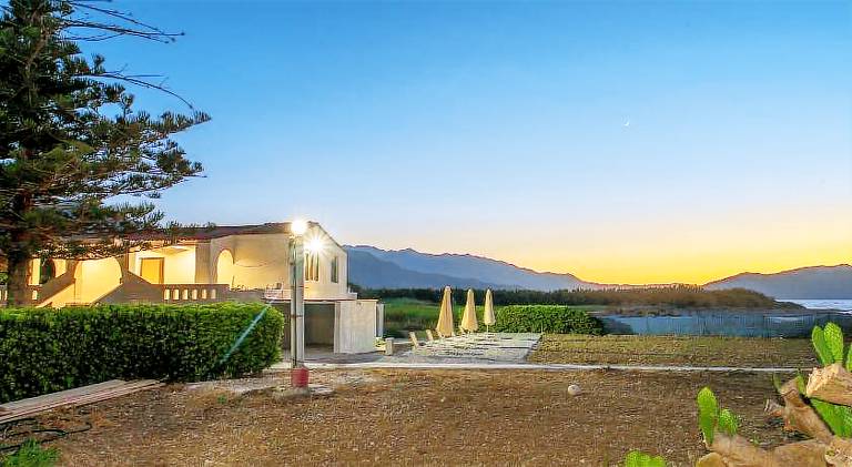 Villa with 2 rooms for 6 persons — photo 4