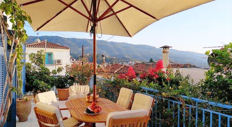 Rental apartment with patio & garden in Poros