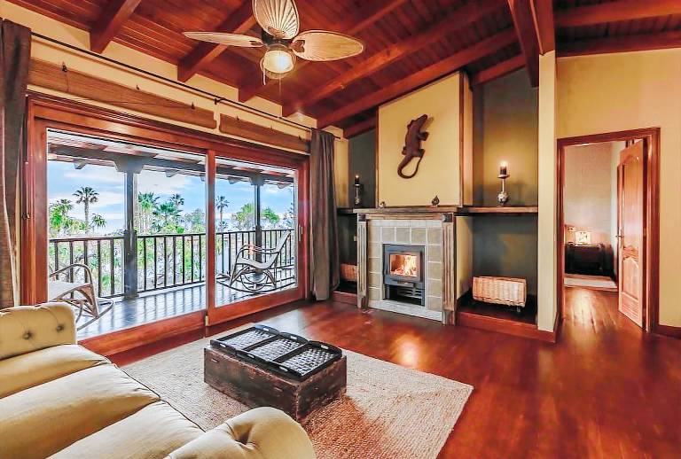 Fully equipped villa with pool, yard & jacuzzi | Good for workation | Dogs allowed — photo 2