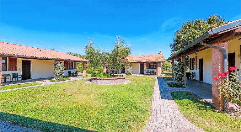 Family-friendly farm with yard, barbeque & pool | Pets are welcome — photo 4