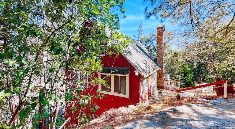 House with barbeque & terrace in Lake Arrowhead, CA