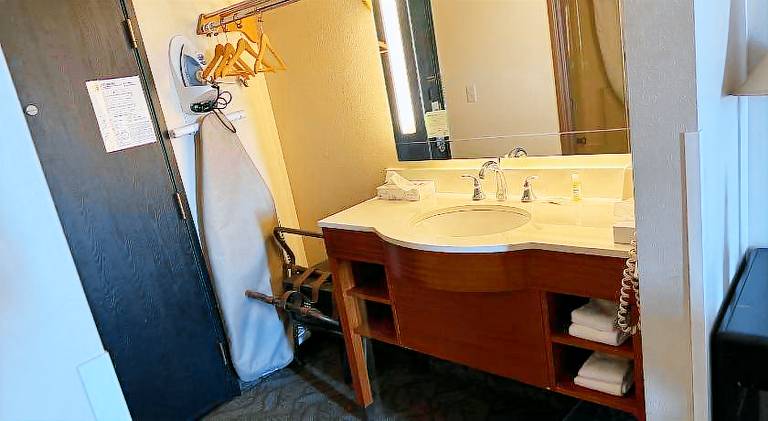 Dodgeville inn and suites — photo 4