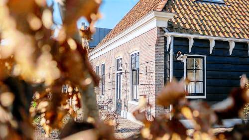 Traditional family apartment with garden at countryside Amsterdam