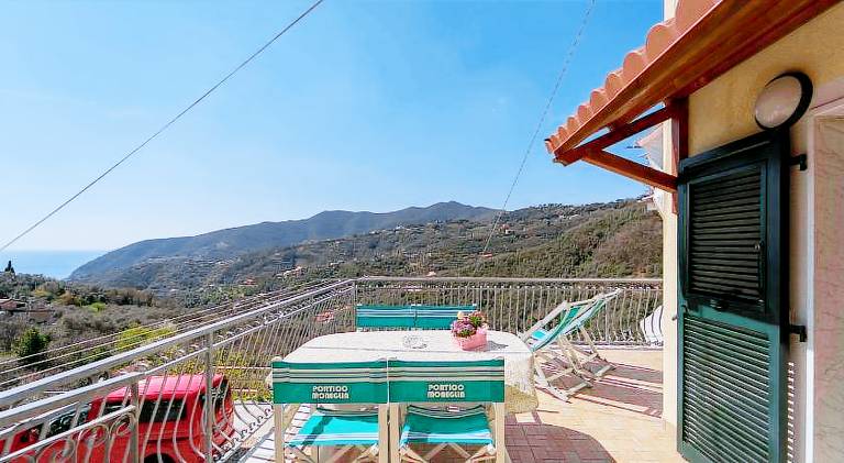 Holiday apartment with yard & terrace — photo 2