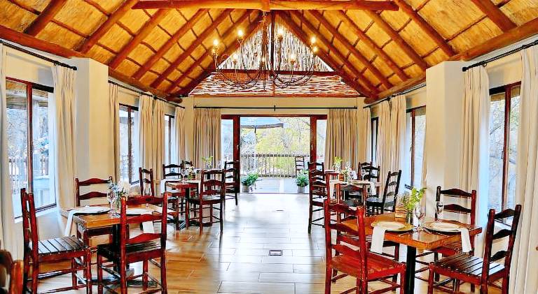 Lodge with yard, pool & patio — photo 4