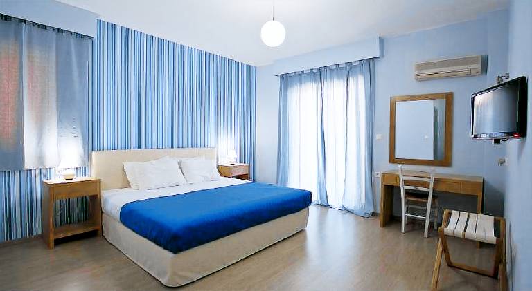 Valente Perlia Rooms in Poros