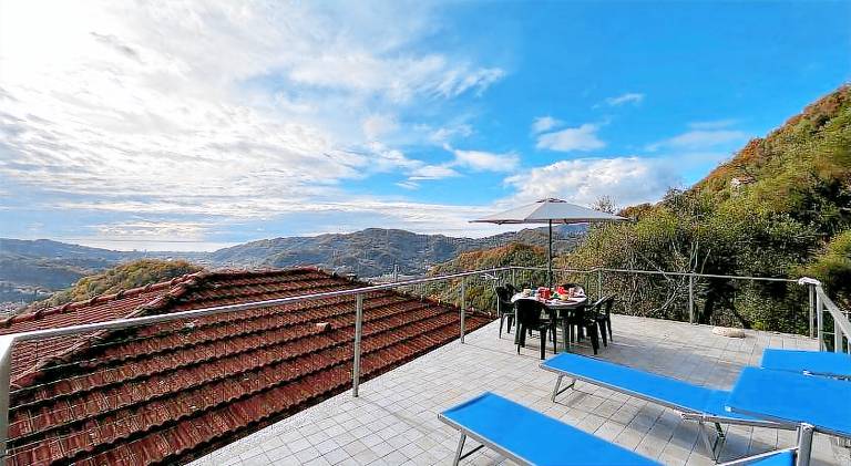 Villa with barbecue, yard & patio in Chiavari