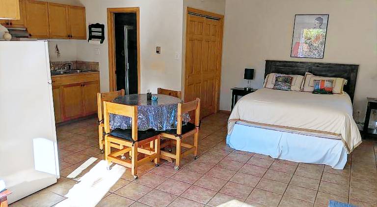 Apartment with patio & barbeque — photo 2
